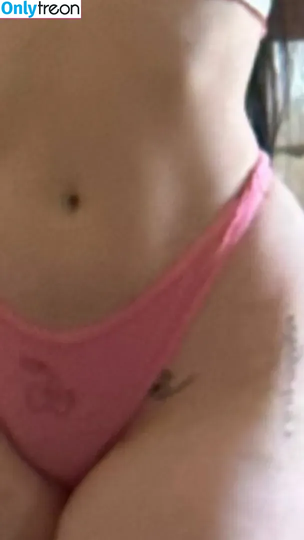 Noah Cyrus nude photo #0336 (noahcyrus)
