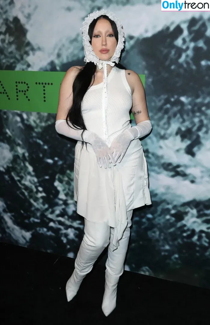 Noah Cyrus nude photo #0350 (noahcyrus)