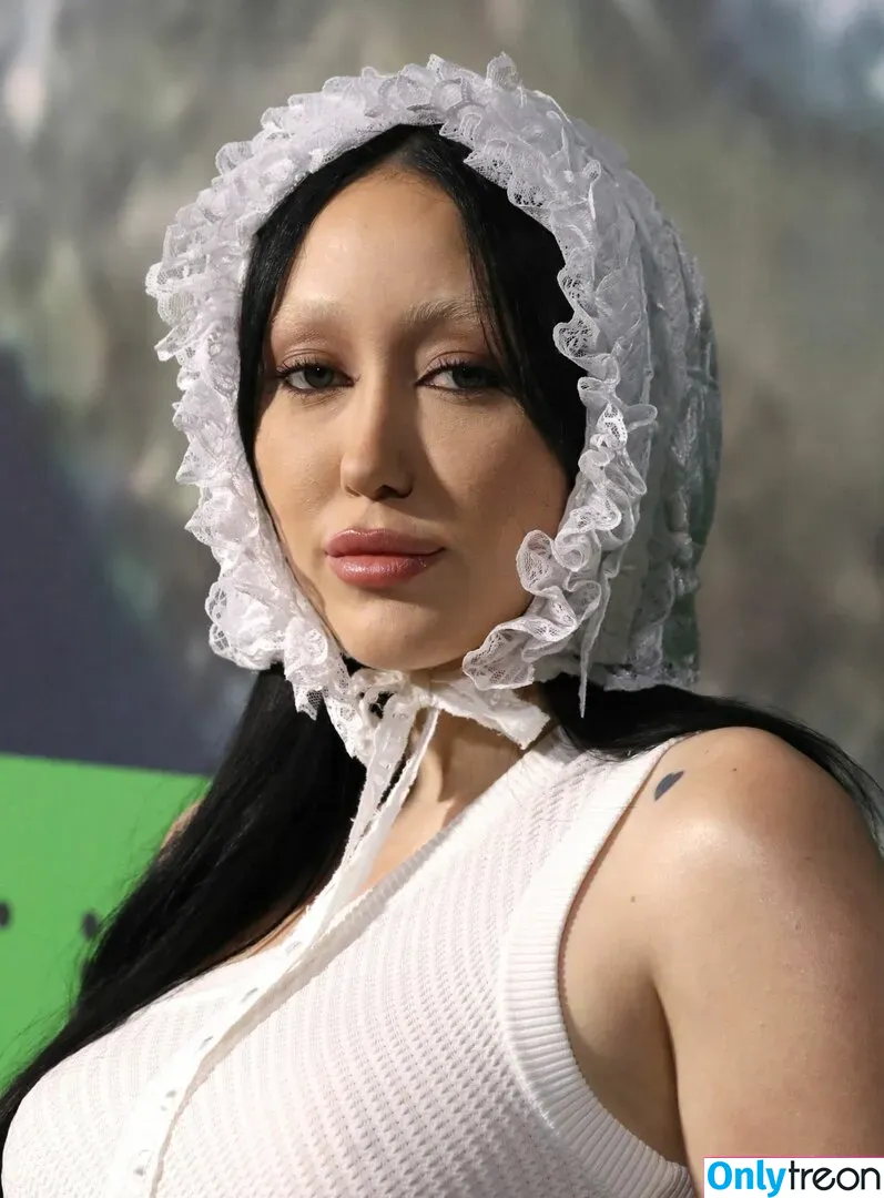 Noah Cyrus nude photo #0351 (noahcyrus)