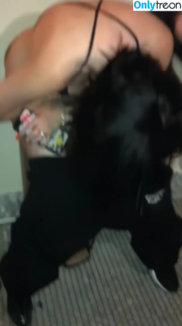 Noah Cyrus nude photo #0352 (noahcyrus)