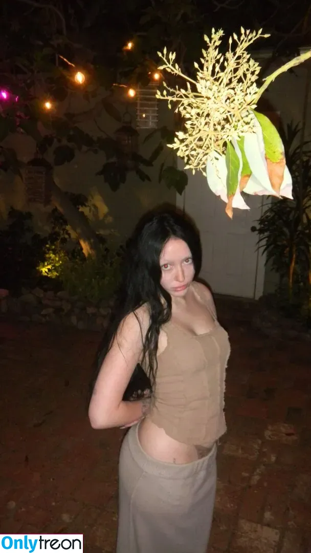 Noah Cyrus nude photo #0355 (noahcyrus)