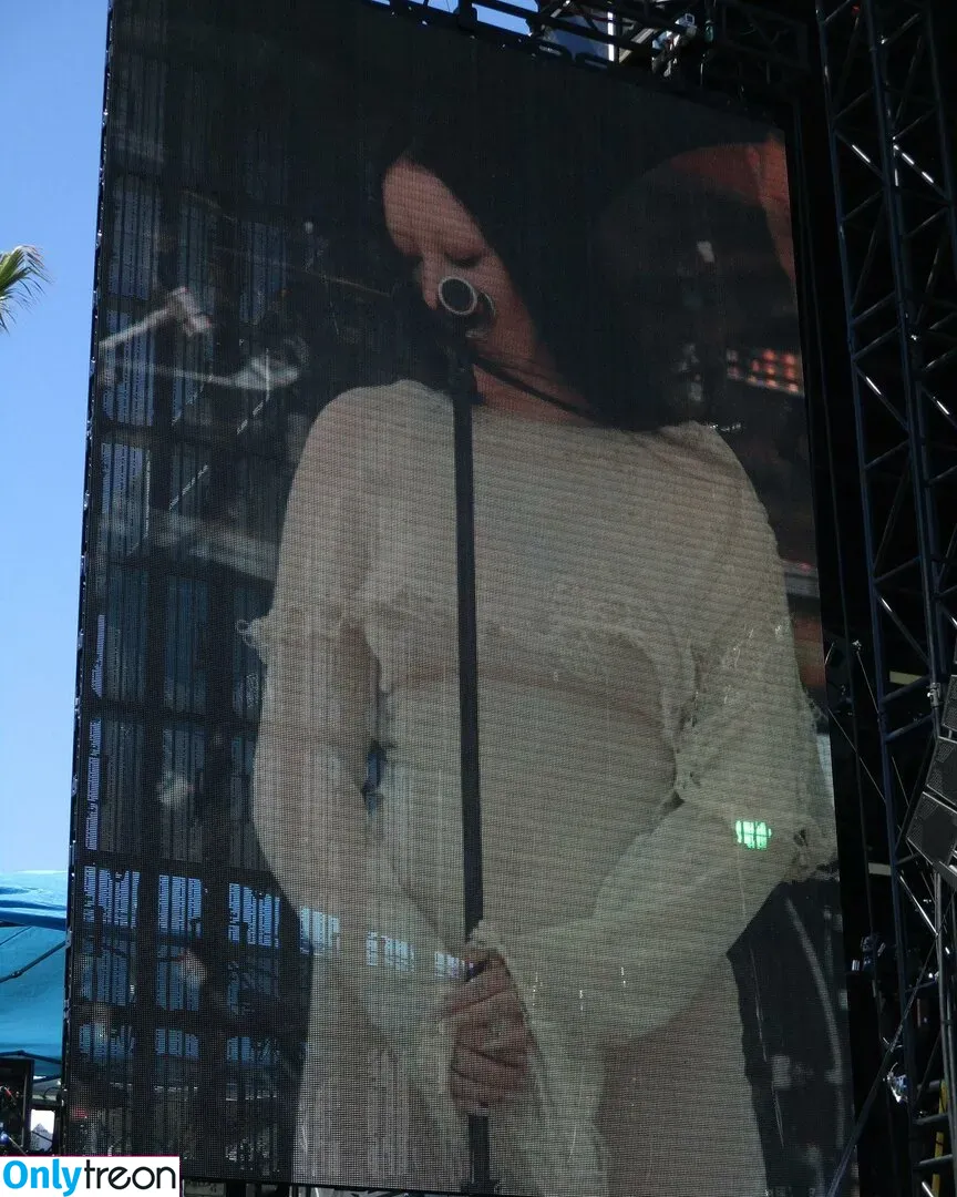 Noah Cyrus nude photo #0360 (noahcyrus)