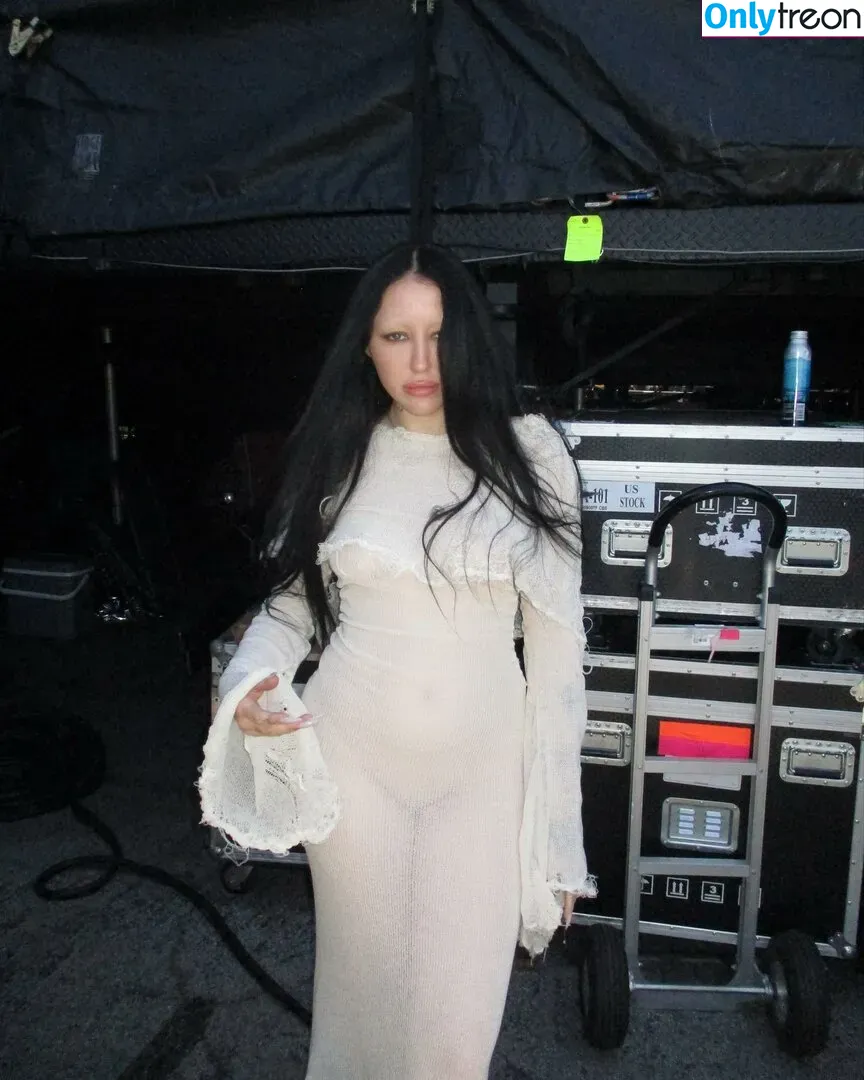 Noah Cyrus nude photo #0362 (noahcyrus)