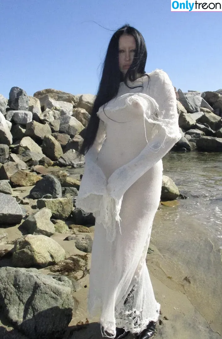 Noah Cyrus nude photo #0363 (noahcyrus)