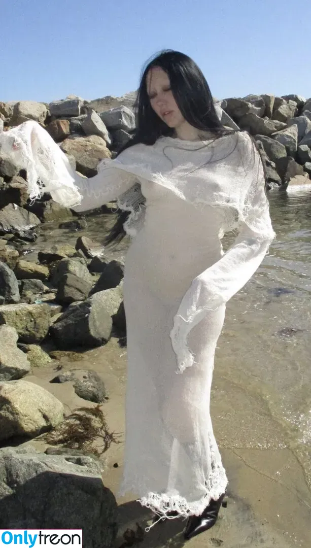 Noah Cyrus nude photo #0364 (noahcyrus)