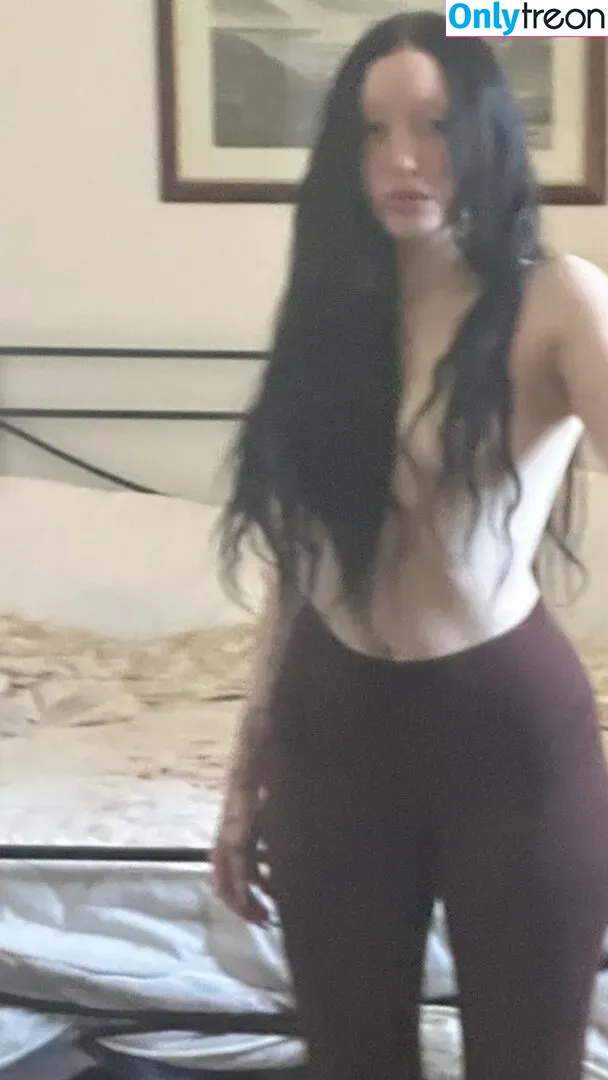 Noah Cyrus nude photo #0374 (noahcyrus)