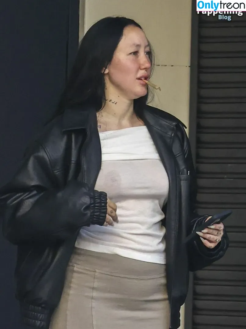 Noah Cyrus nude photo #0379 (noahcyrus)