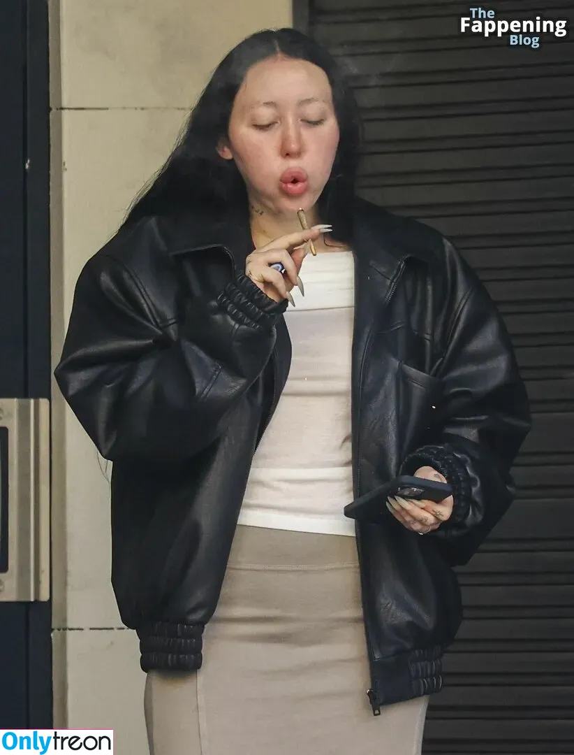 Noah Cyrus nude photo #0391 (noahcyrus)