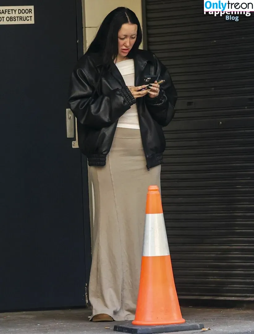 Noah Cyrus nude photo #0393 (noahcyrus)