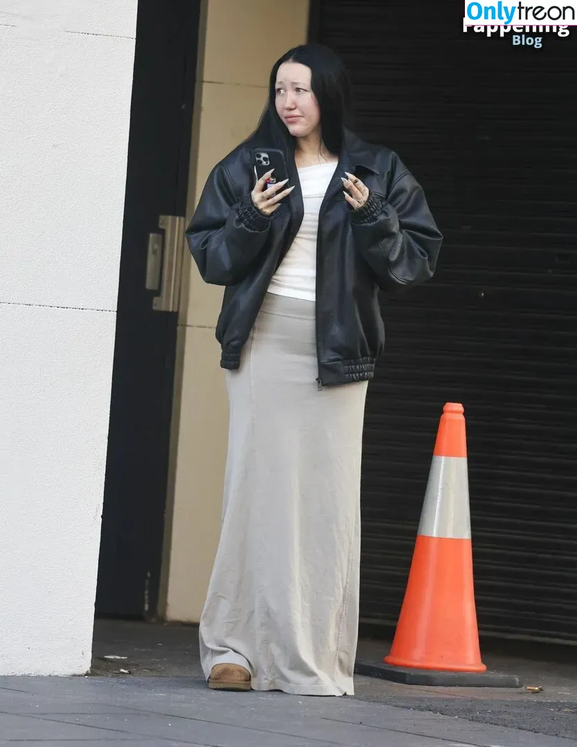 Noah Cyrus nude photo #0398 (noahcyrus)