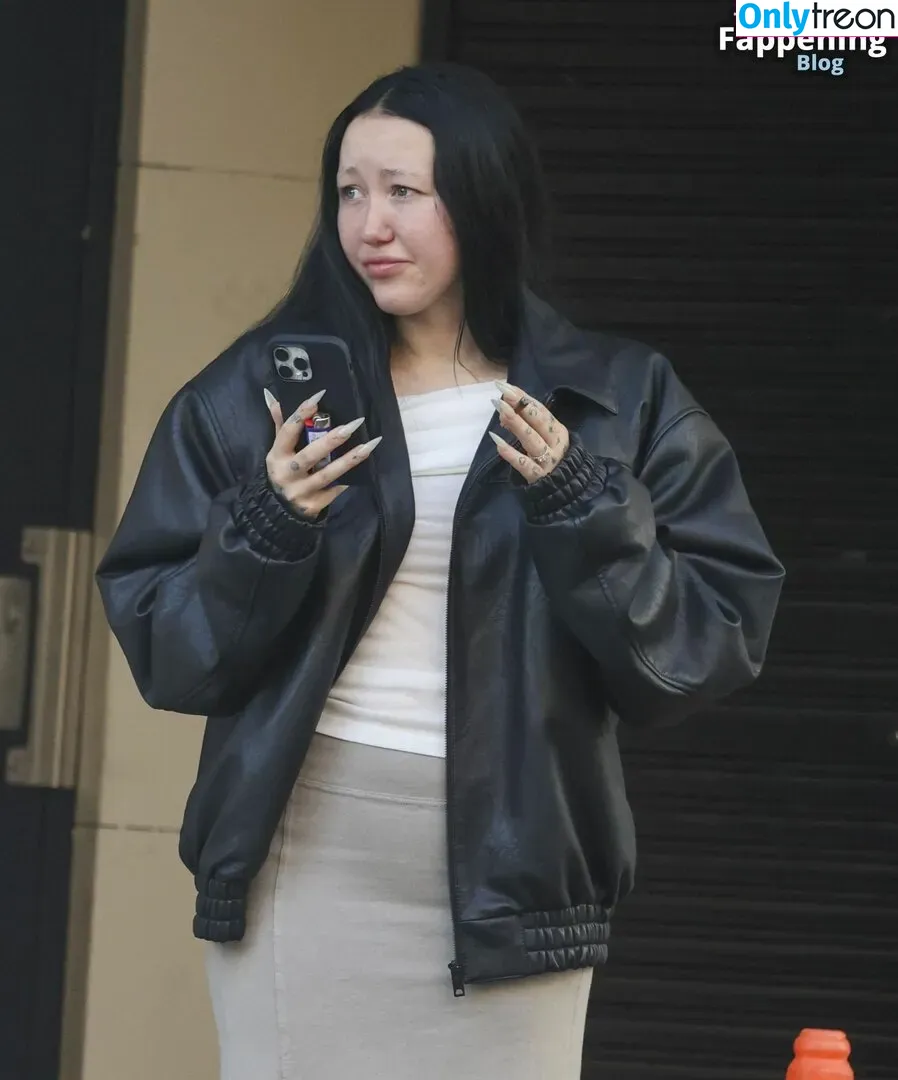 Noah Cyrus nude photo #0399 (noahcyrus)