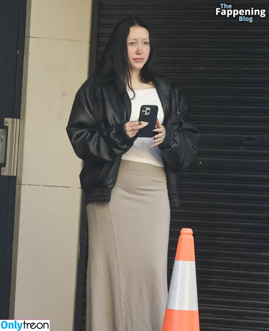 Noah Cyrus nude photo #0401 (noahcyrus)
