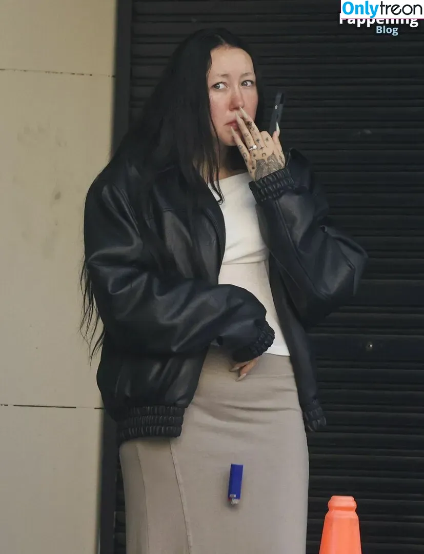 Noah Cyrus nude photo #0403 (noahcyrus)