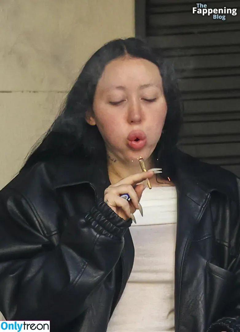Noah Cyrus nude photo #0406 (noahcyrus)