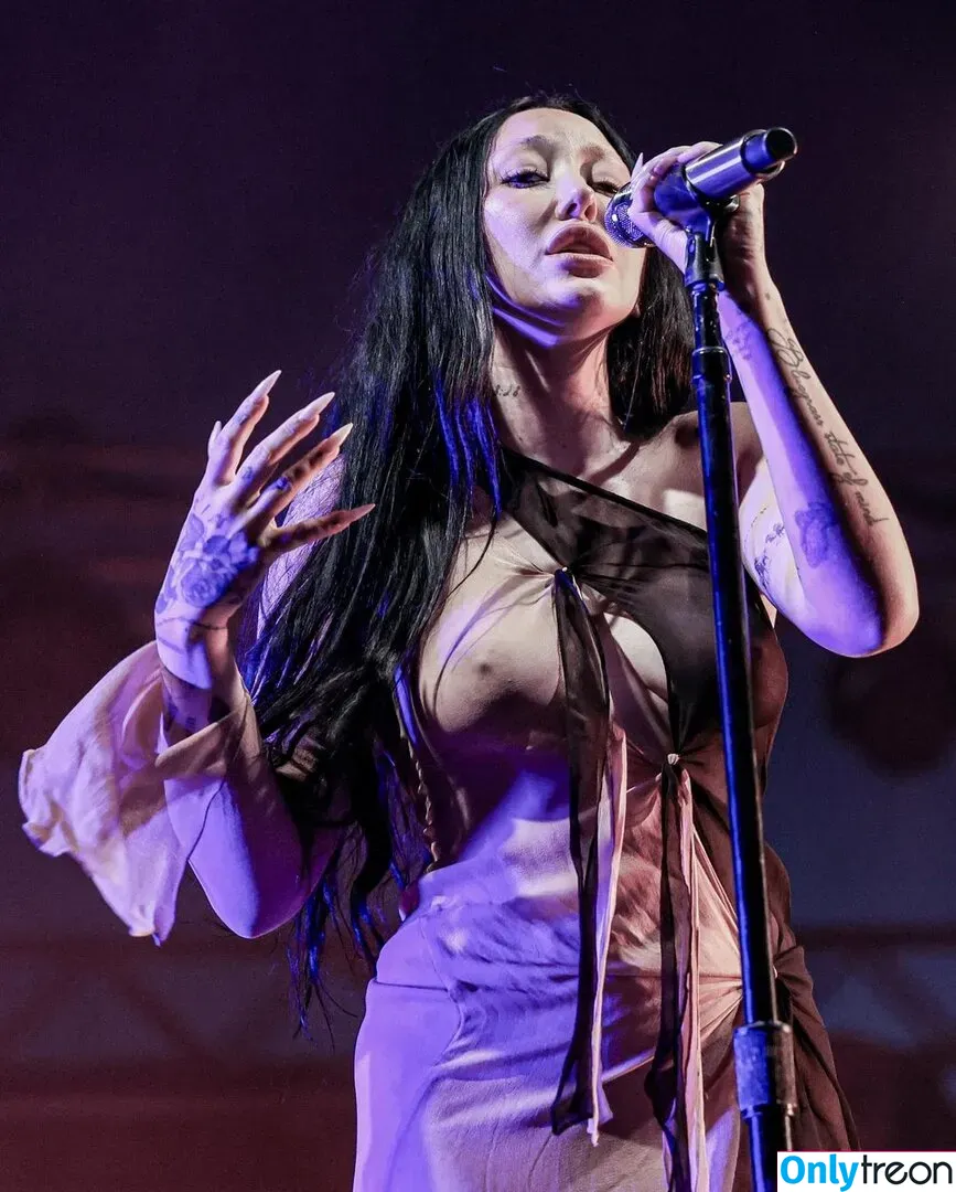Noah Cyrus nude photo #0421 (noahcyrus)