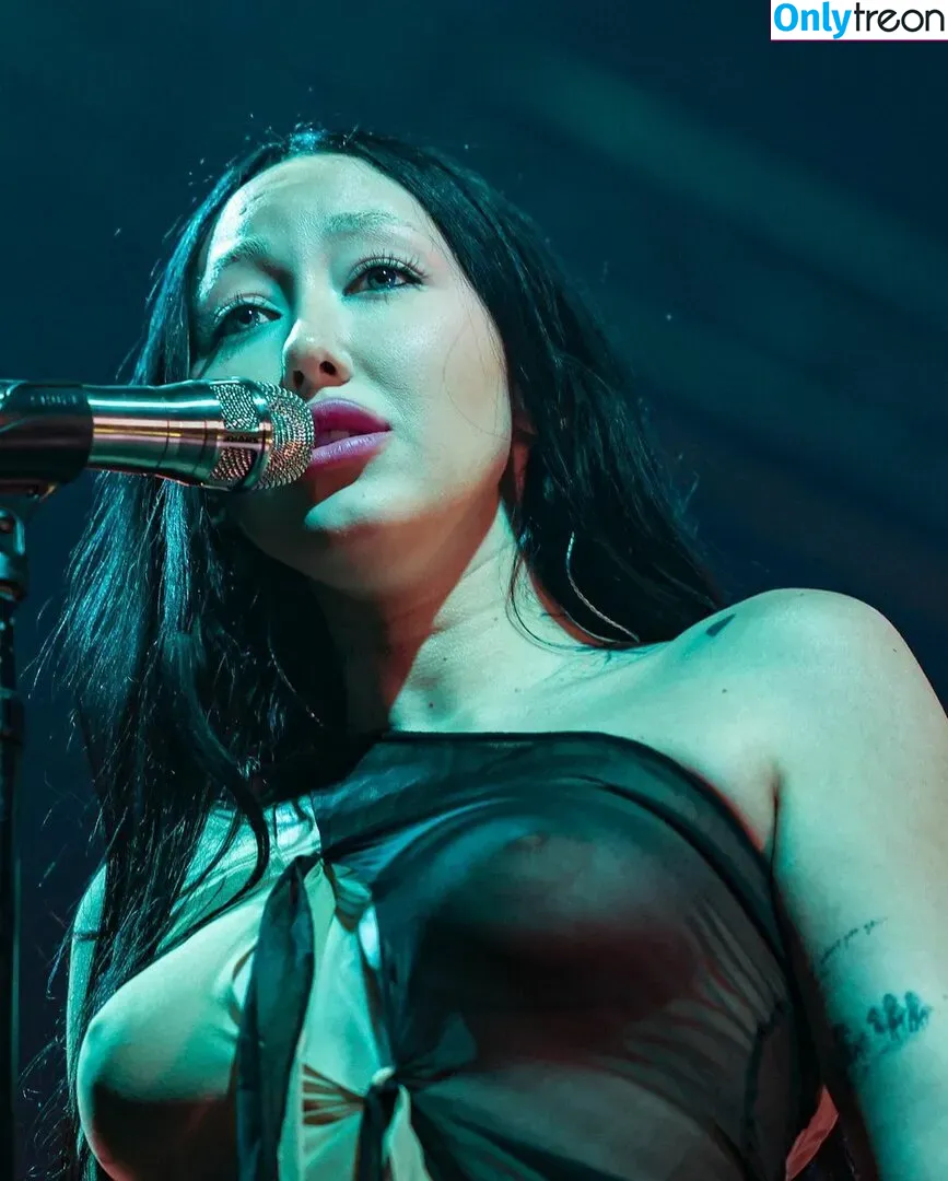 Noah Cyrus nude photo #0425 (noahcyrus)