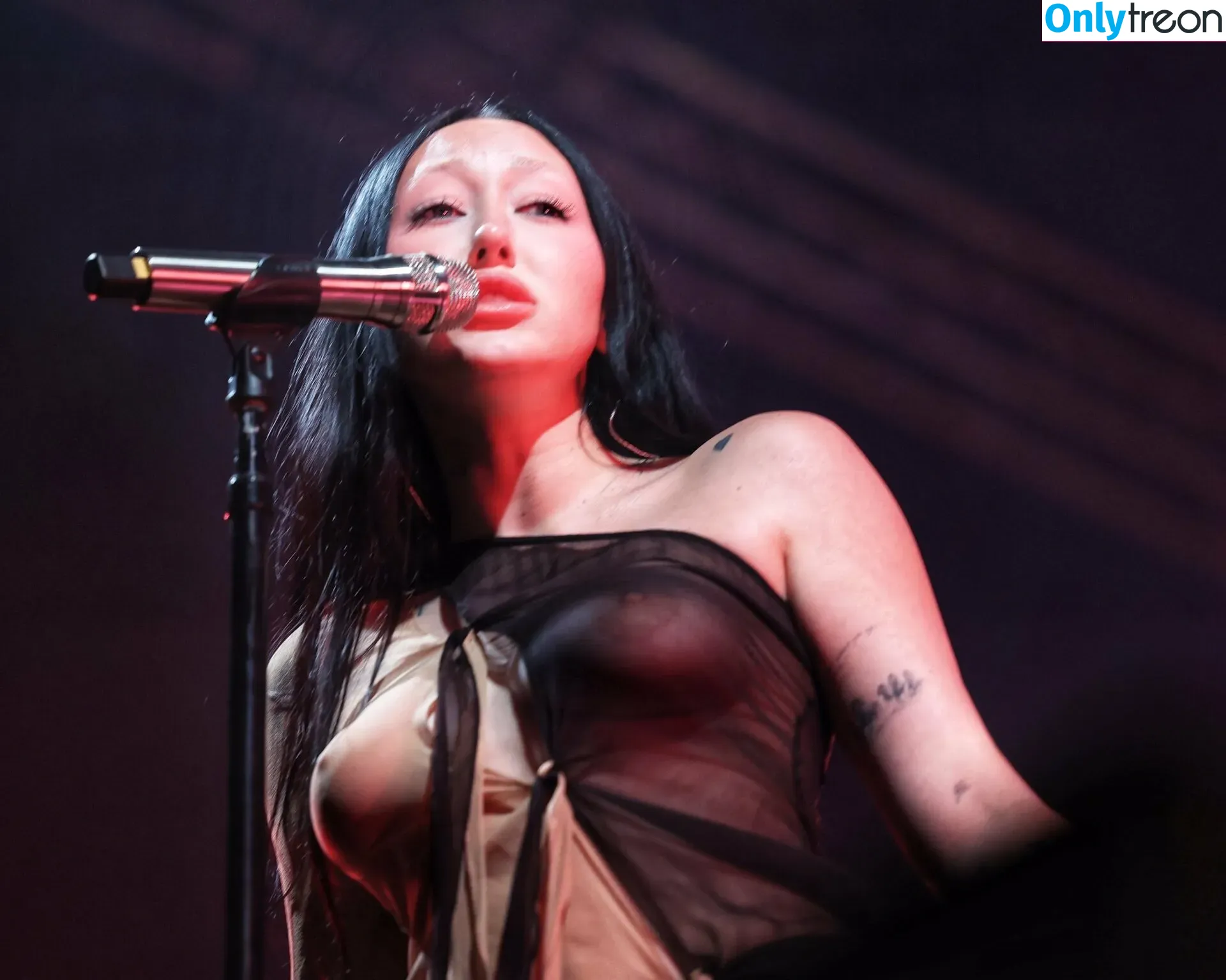 Noah Cyrus nude photo #0427 (noahcyrus)