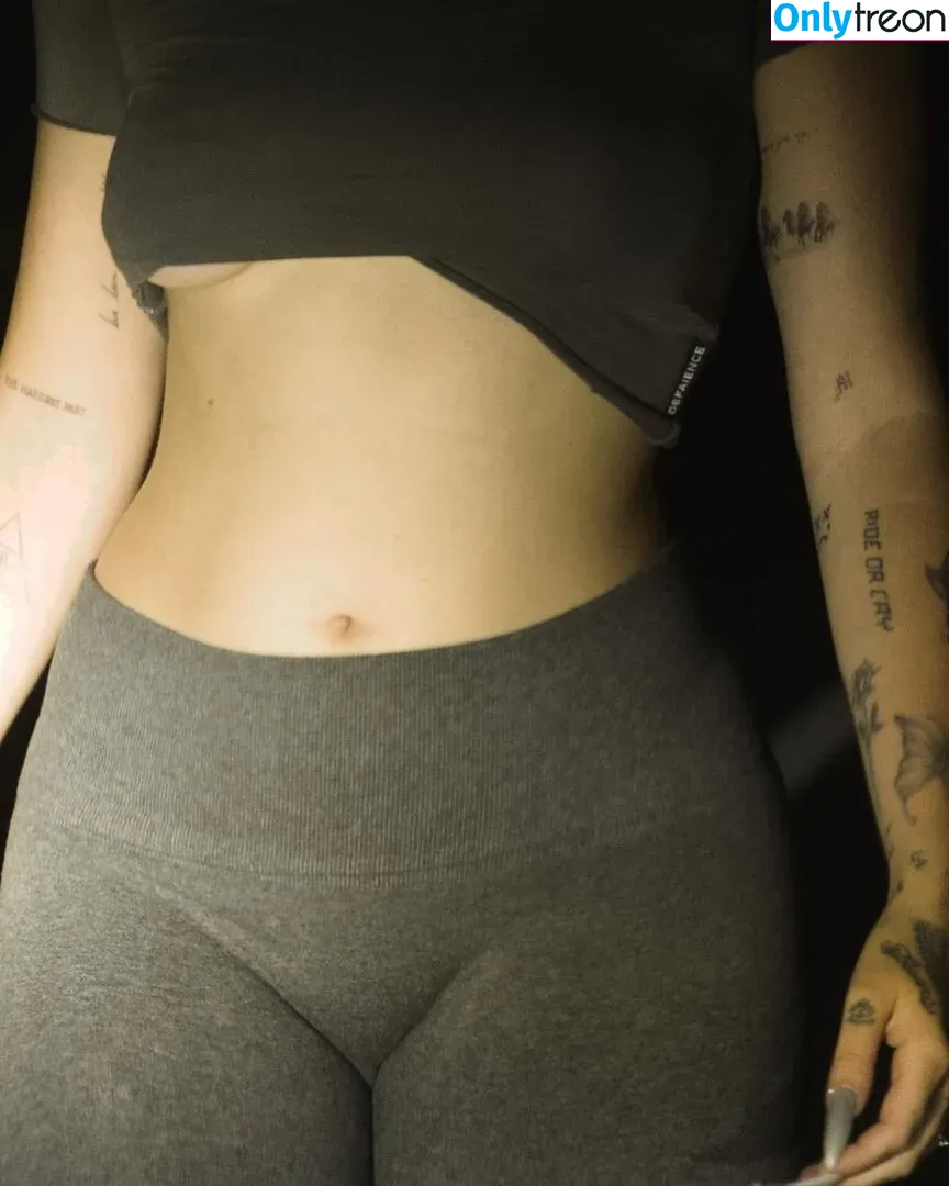 Noah Cyrus nude photo #0441 (noahcyrus)
