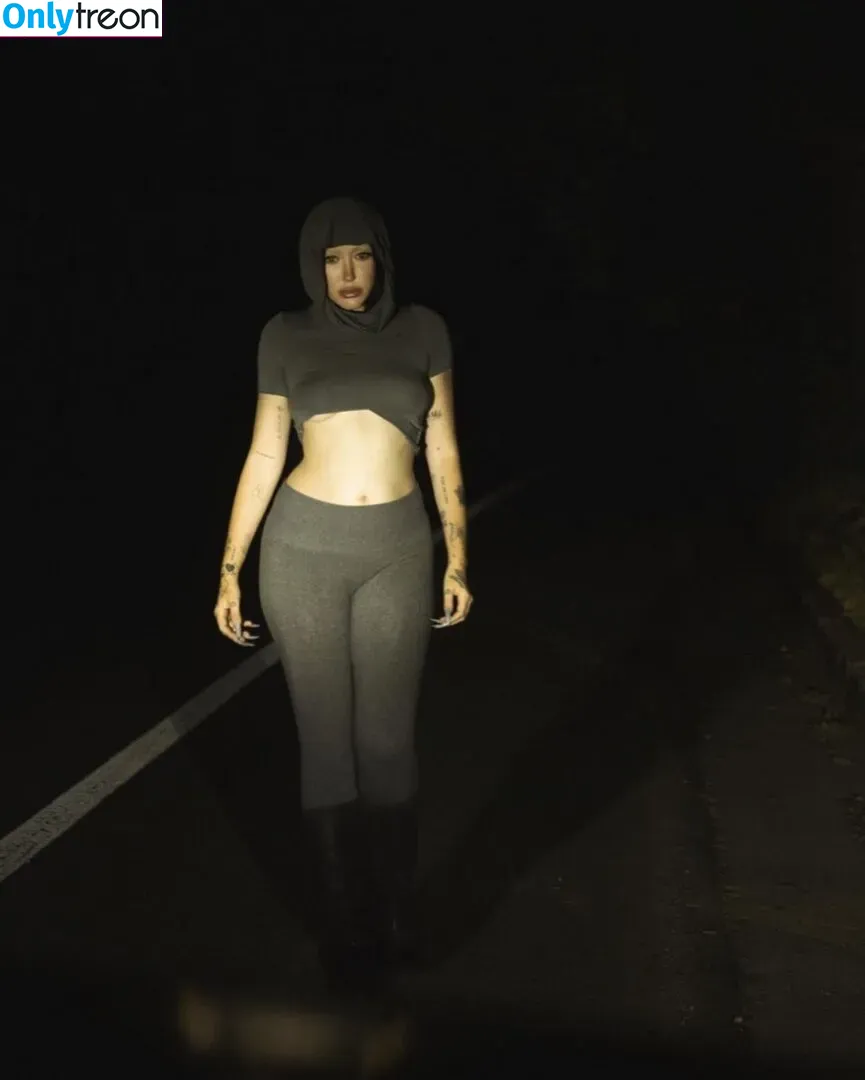 Noah Cyrus nude photo #0442 (noahcyrus)