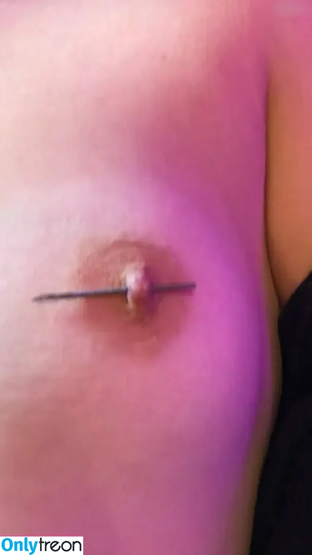 Noah Cyrus nude photo #0545 (noahcyrus)