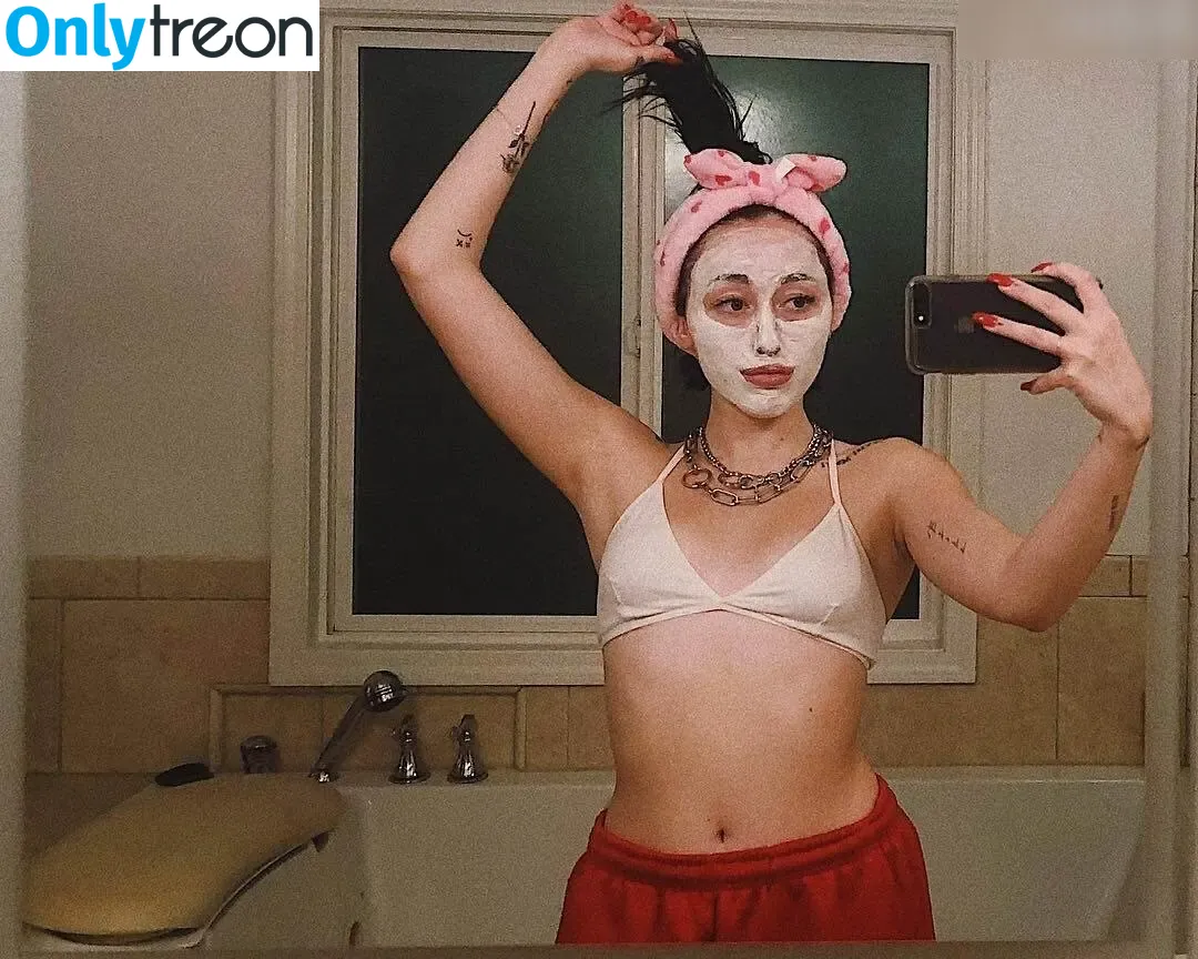 Noah Cyrus nude photo #0599 (noahcyrus)