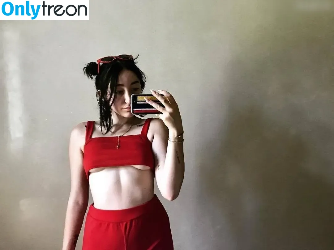 Noah Cyrus nude photo #0603 (noahcyrus)