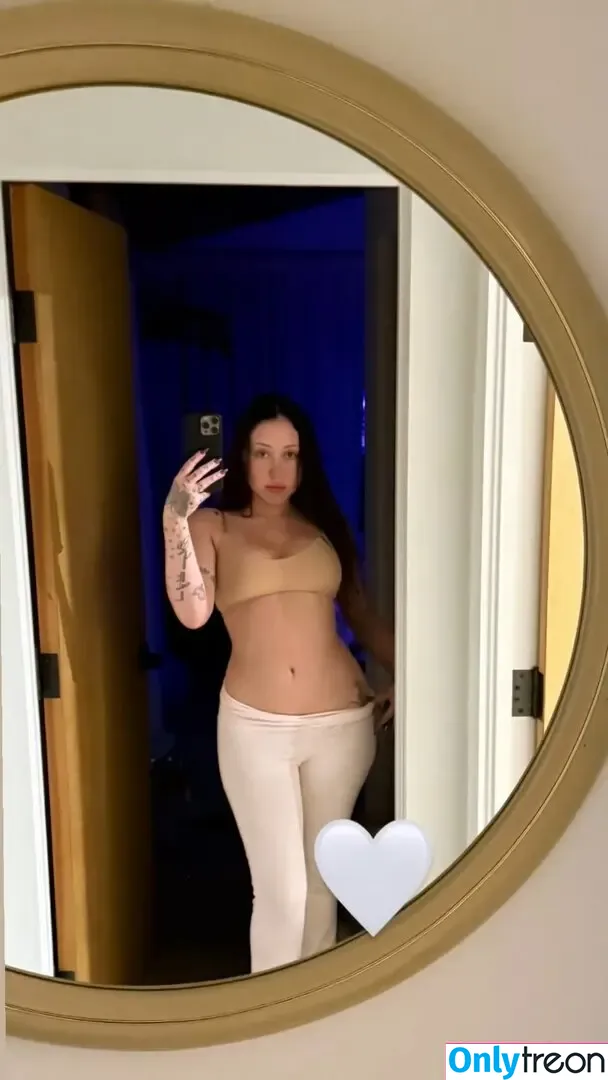Noah Cyrus nude photo #0935 (noahcyrus)