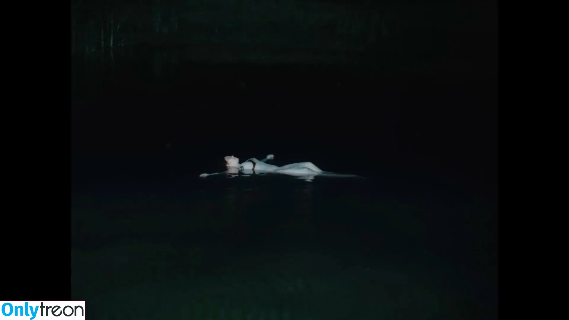 Noah Cyrus nude photo #0955 (noahcyrus)