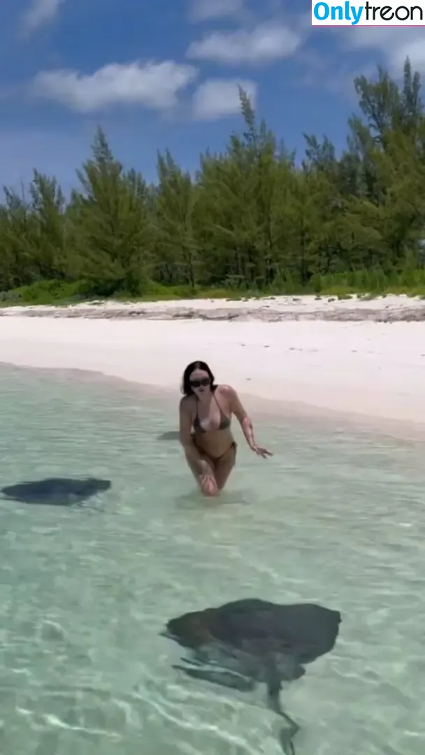 Noah Cyrus nude photo #0966 (noahcyrus)