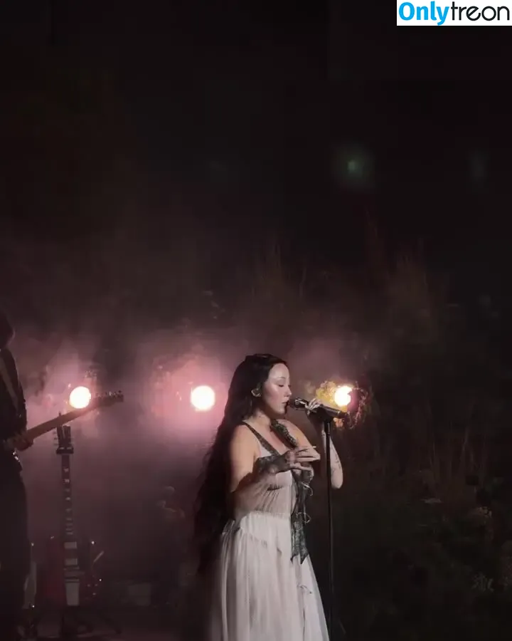 Noah Cyrus nude photo #1042 (noahcyrus)