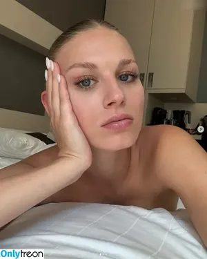 Noemi Peschel / noemi.psl nude photo #0017