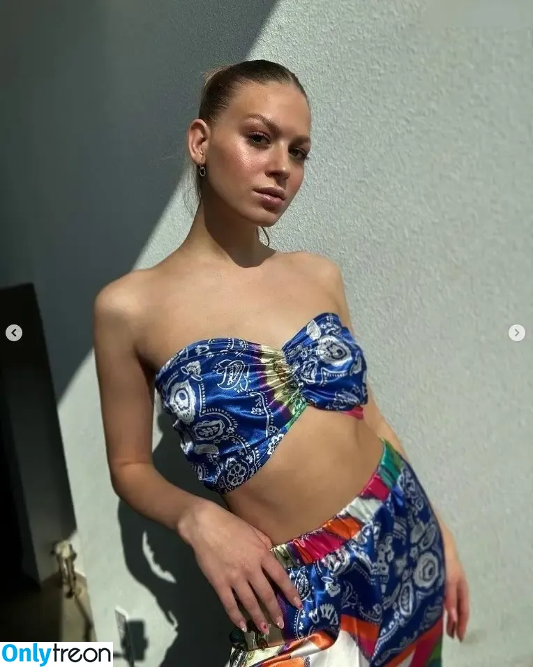 Noemi Peschel nude photo #0025 (noemi.psl)