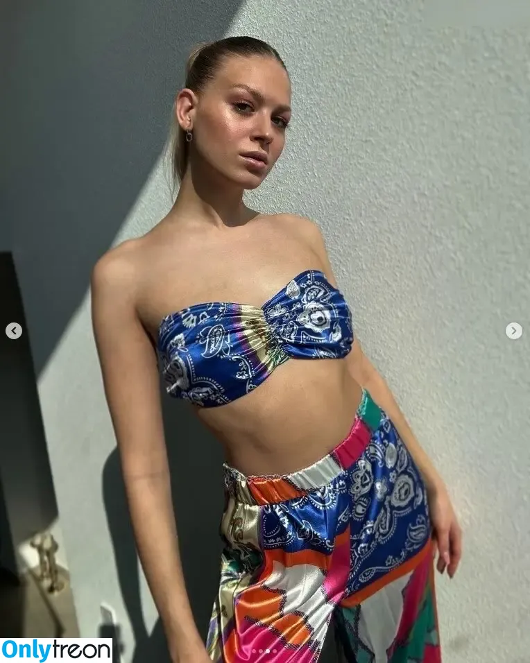 Noemi Peschel nude photo #0026 (noemi.psl)