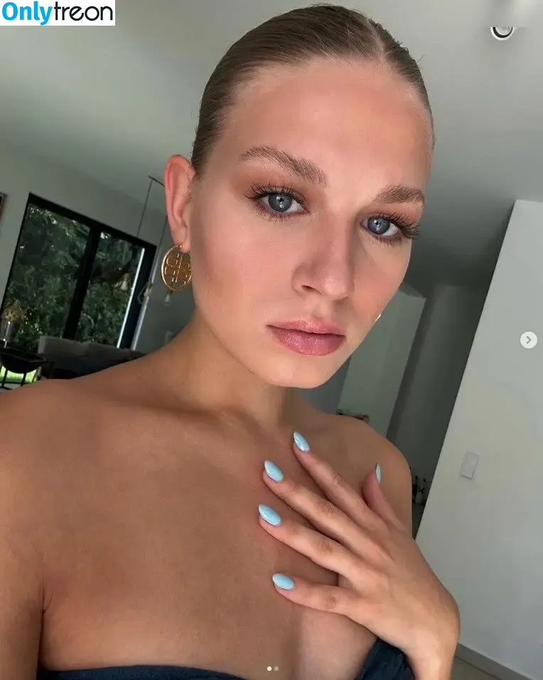 Noemi Peschel nude photo #0040 (noemi.psl)
