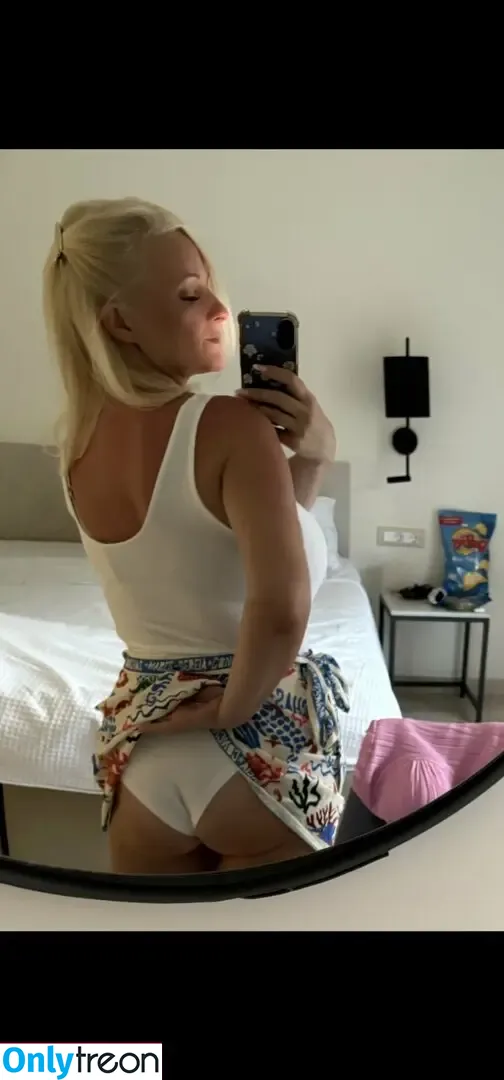 Noprobsju nude photo #0004 (Noprobsju)