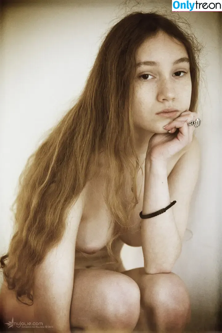 Nujolie nude photo #0232 (katha_rina / ninahierba)