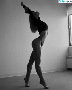 Nursevirg / Vida.Vinci / pilar.nurse nude photo #0001