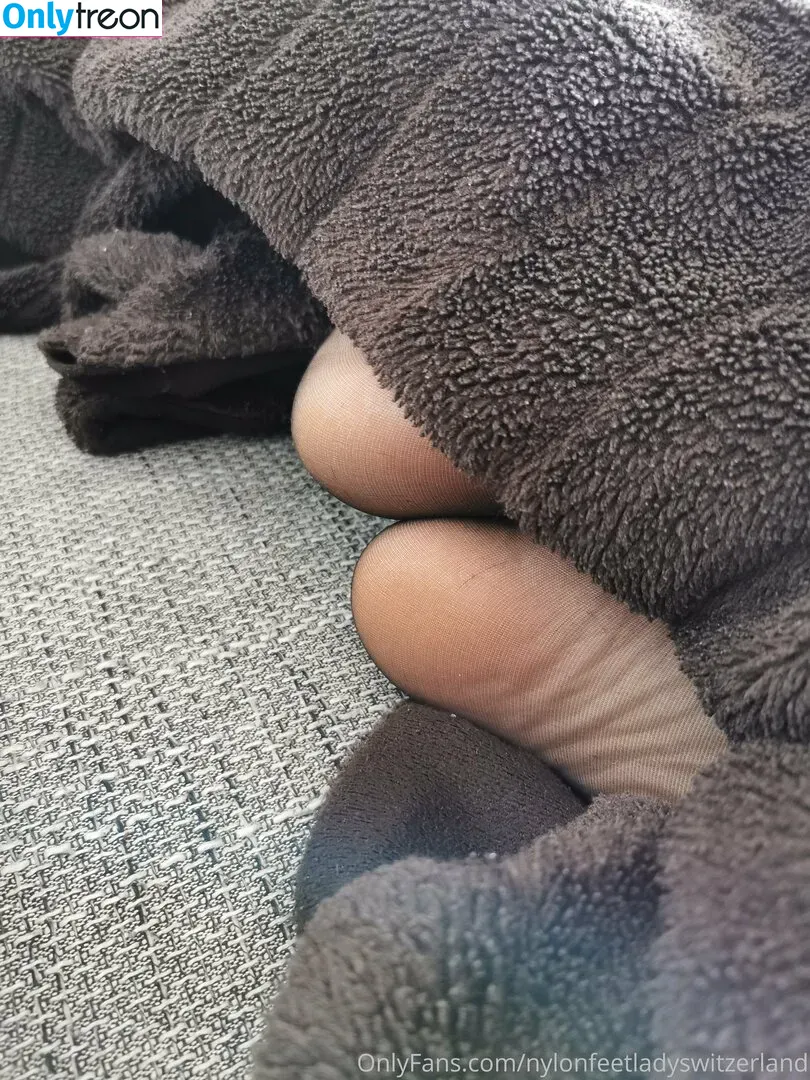 nylonfeetladyswitzerland nude photo #0004 (nylonfeetlady_switzerland)