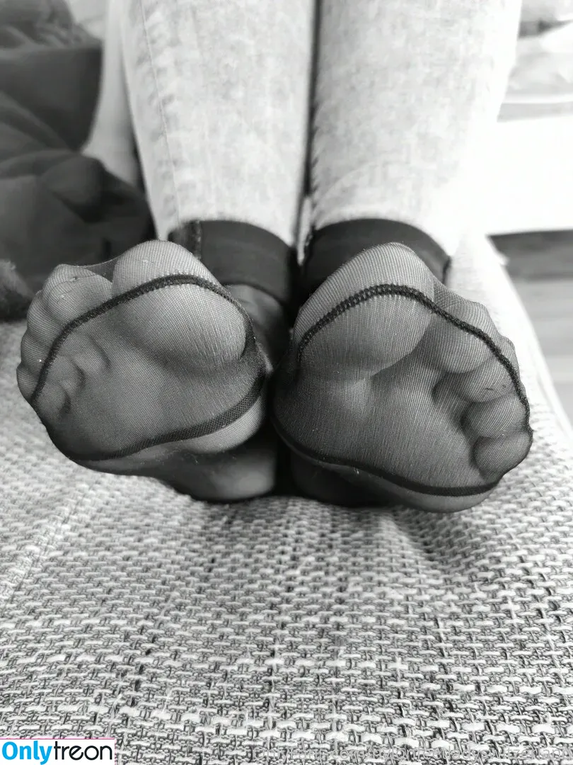 nylonfeetladyswitzerland nude photo #0007 (nylonfeetlady_switzerland)