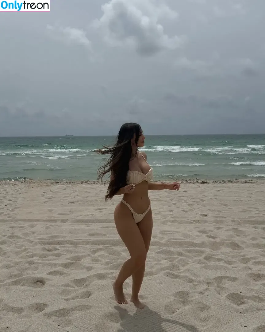 Nyvi Estephan nude photo #1083 (Discussão / nyvi_estephan / nyviestephan)