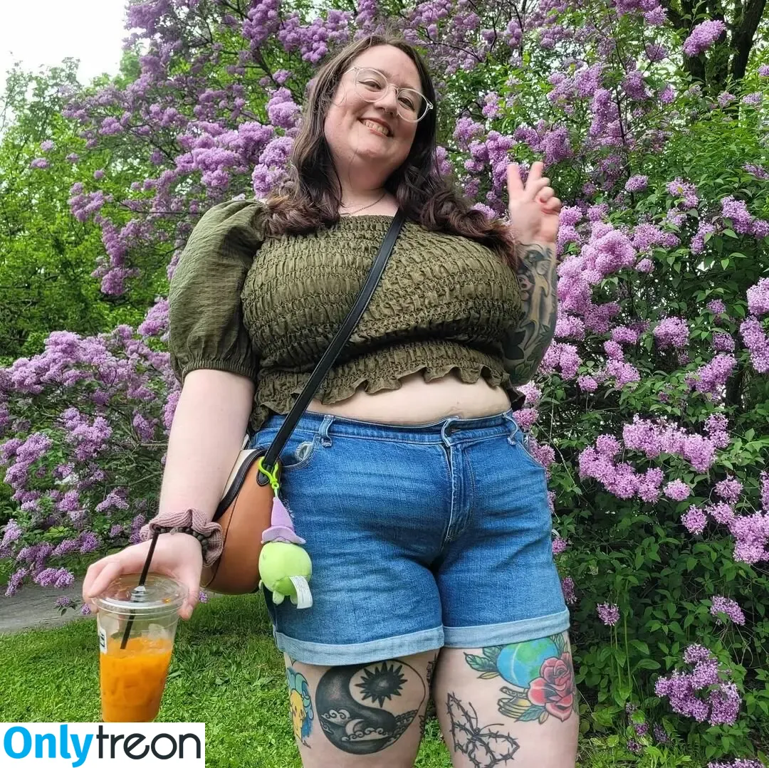 NyxieAssists nude photo #0001 (NaughtyNyxie / Nyxie Knight / nyxieknight)