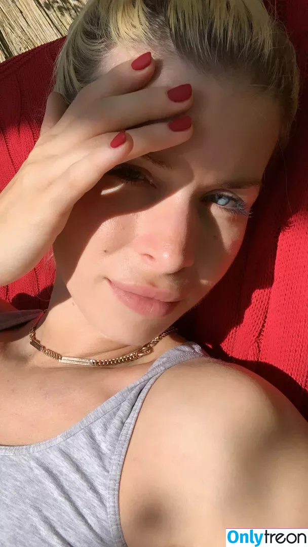 Ocicat nude photo #0303 (Jana Volkova / janamduggar)