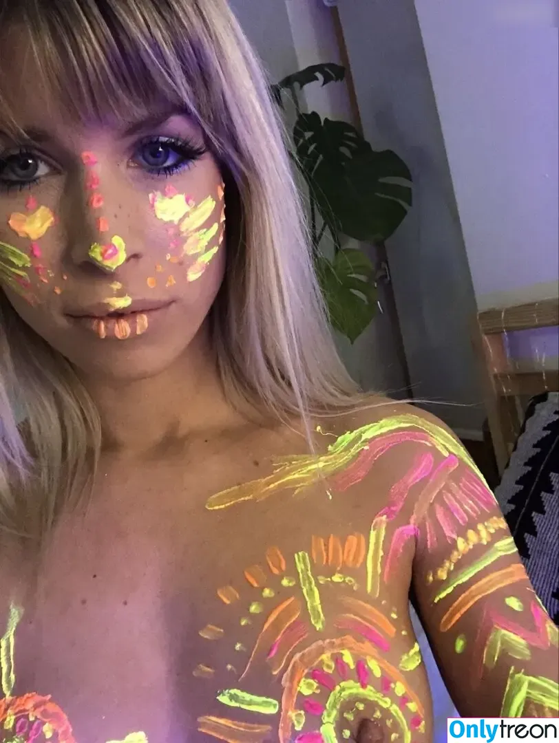 Ocicat nude photo #0619 (Jana Volkova / janamduggar)