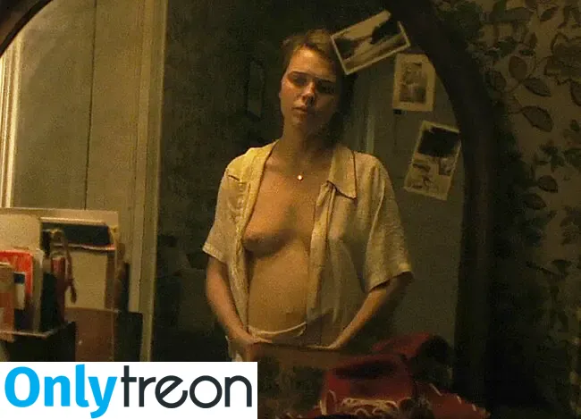 Odessa Young nude photo #0022 (ohthatsodessa)
