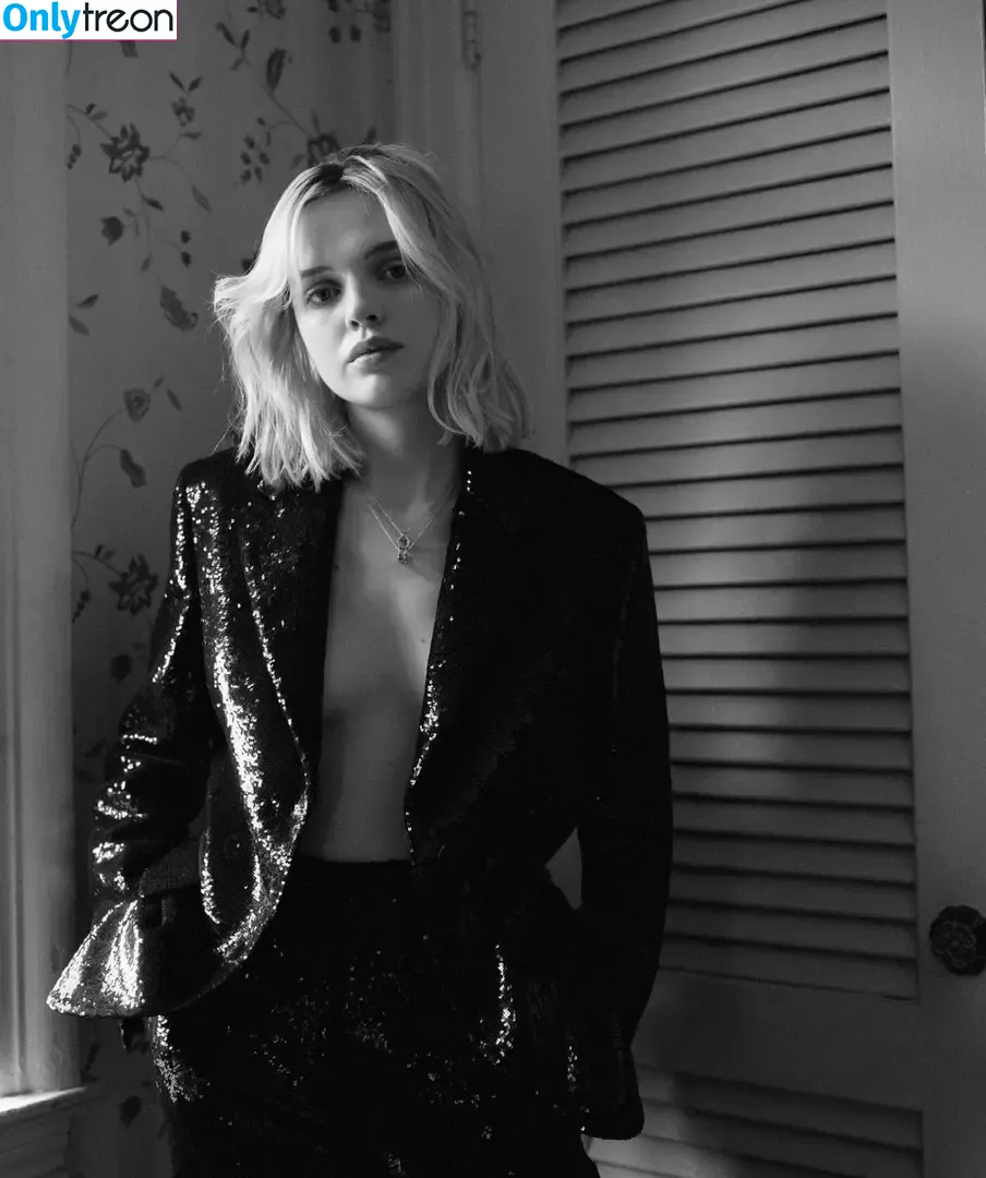 Odessa Young nude photo #0024 (ohthatsodessa)