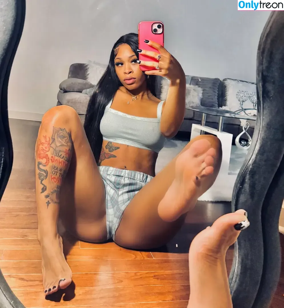 Official_liyahhh nude photo #0021 (missnaturalbby / thepollygirls)