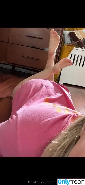 officialbarefeetblonde / amberfillerup nude photo #0030