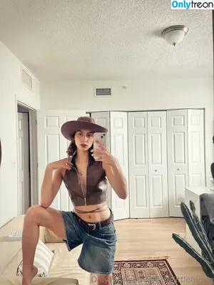  nude photo #0004