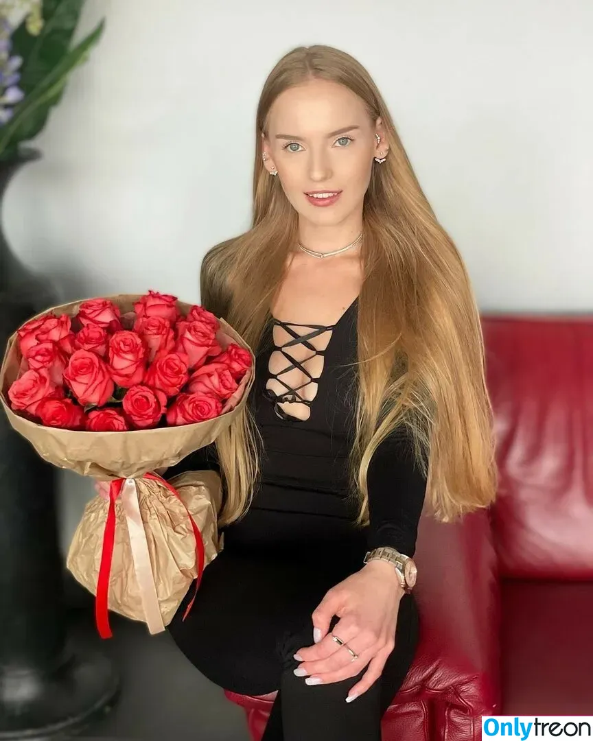 Oksana Neveselaya nude photo #0015 (o_neveselaya / ok_neveselaya / theoksanarose)