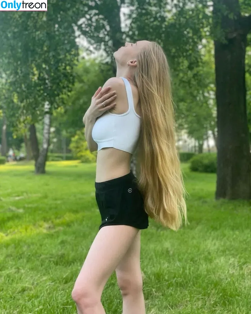 Oksana Neveselaya nude photo #0036 (o_neveselaya / ok_neveselaya / theoksanarose)